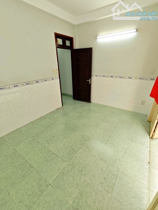 Quận 3 - 1 căn ra mặt tiền Trường Sa - 31.8m2 (4.1x8) - 4 tầng BTCT - 5.x tỷ - 4