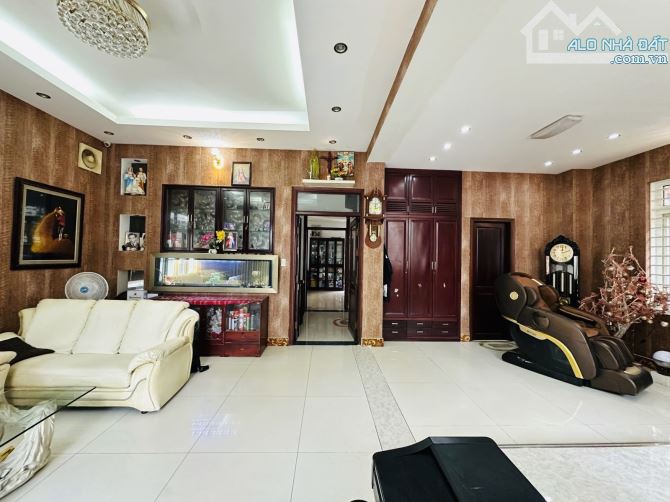 🏡 BIỆT THỰ HIM LAM TRUNG SƠN – SÁT QUẬN 7 🏡 250m² (12.5 x 20m) – 1 hầm, 3 tầng, 10PN - 4