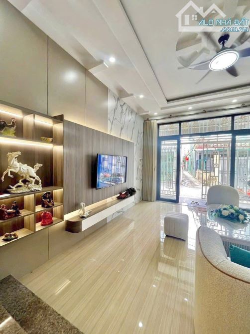 Bán nhà 3 tầng Cù Chính Lan Thanh Khê Đà Nẵng. Dt 72m2 ngang 4,5m. Giá 5,x tỷ - 4