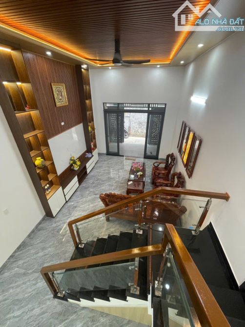 Bán nhà 3 tầng Full nội thất đường Cù Chính Lan, tặng kèm 1 nhà 3 tầng. Giá 5,4 tỷ - 4