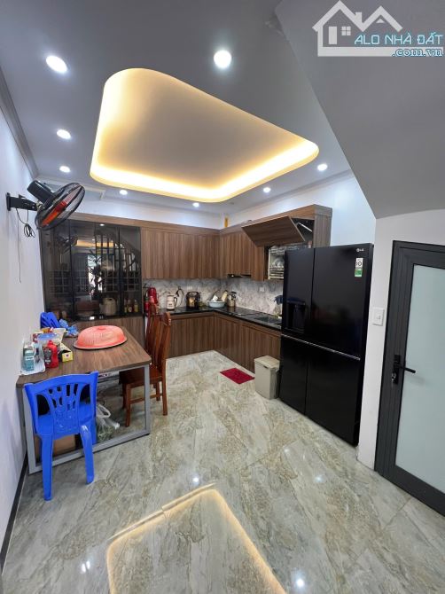BÁN NHÀ KHU PHÂN LÔ NGỌC TRỤC – 5 TẦNG ĐẸP –  42m2 - TẶNG FULL NỘI THẤT – GIÁ 11 TỶ - 4