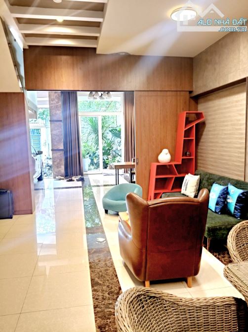 BIỆT THỰ 2 TẦNG, MẶT TIỀN - GẦN NGÃ 4 BÌNH THÁI ĐỖ XUÂN HỢP, Q.9 - 4