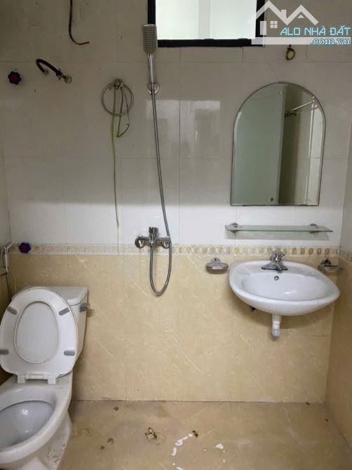 NHÀ DÂN XÂY 4 TẦNG - 4 NGỦ BÁT KHỐI ĐÔNG DƯ -GIÁ CHÀO CHỈ 3.95 TỶ - 4