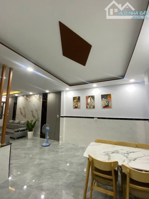 BÁN NHÀ ĐẸP 100M² – 2 TẦNG – TT QUẬN 9 – GIÁ CHỈ NHỈNH 7 TỶ - 4