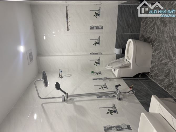 bán căn nhà Ngã Ba Lạc Thị Ngọc Hồi 61m-5 tầng, ô chờ thang máy chỉ == hơn 6 đồng - 4