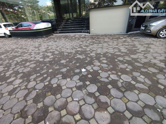 Bán tòa nhà Văn Phòng hàng A mặt phố Đường Láng - DT 242m2 - MT 22m2  - 12 tầng  mới cong - 4