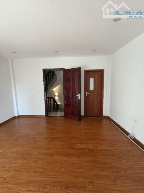 🏡 BÁN NHÀ GẦN BIGC LONG BIÊN – 5 TẦNG MỚI – GIÁ HƠN 5 TỶ  📍 - 4