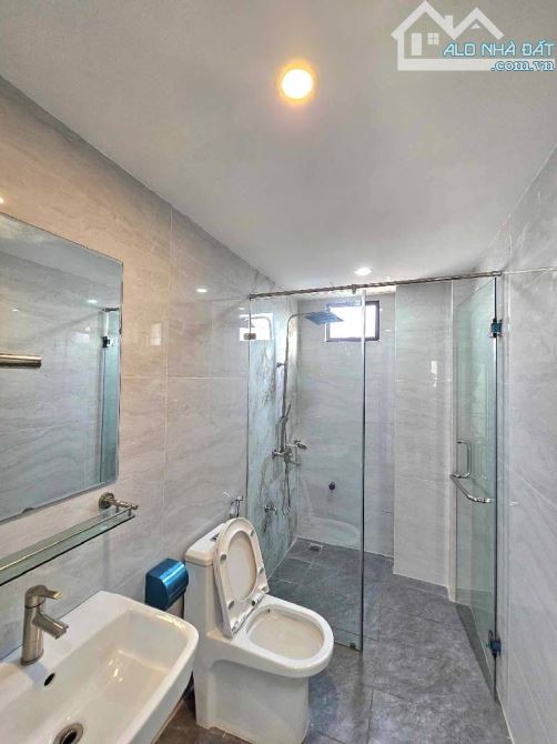 SIÊU ĐẸP- VIỆT HƯNG- Ô TÔ ĐỖ  CỬA Ở NGAY- 31m 5 TẦNG- 5.75 TỶ - 4