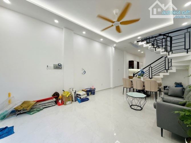 SIÊU PHẨM 3 TẦNG – ĐƯỜNG 59, P.14, GÒ VẤP – Ô TÔ NGỦ TRONG NHÀ – 47M² (4x12) – CHỈ 5.4 TỶ - 4