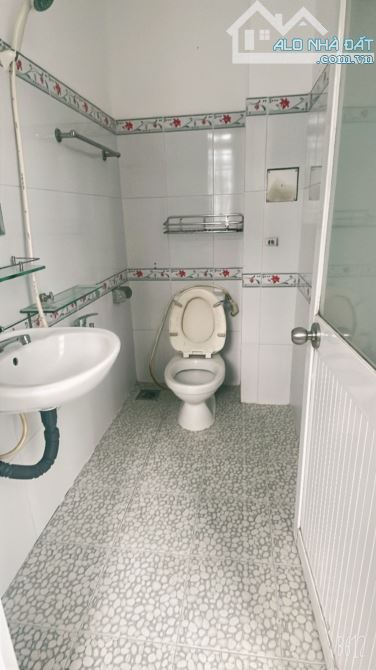 Bán nhà HXH 4 tầng lầu ở ngay giá tốt Huỳnh Tấn Phát Quận 7 TP HCM chỉ nhích 6 tỷ, DT 72m2 - 4