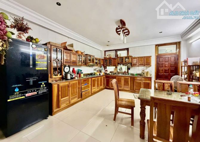 👉 NHÀ 3 TẦNG - NỘI THẤT GỖ SANG XỊN MỊN - VỊ TRÍ VIP - ĐƯỜNG NÚI THÀNH - SÁT DUY TÂN - 4
