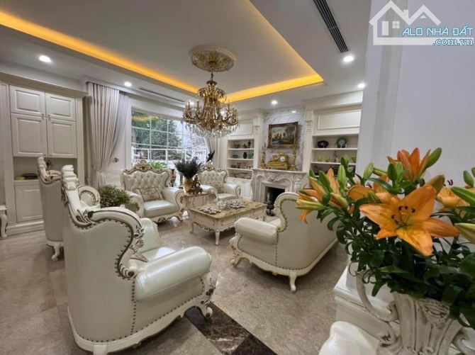 Bán Biệt Thự Công Viên Cầu Giấy  - Đường lớn 5 Ô tô tránh - 326,3m2 * 4T + 1 hầm - 95 tỷ - 5