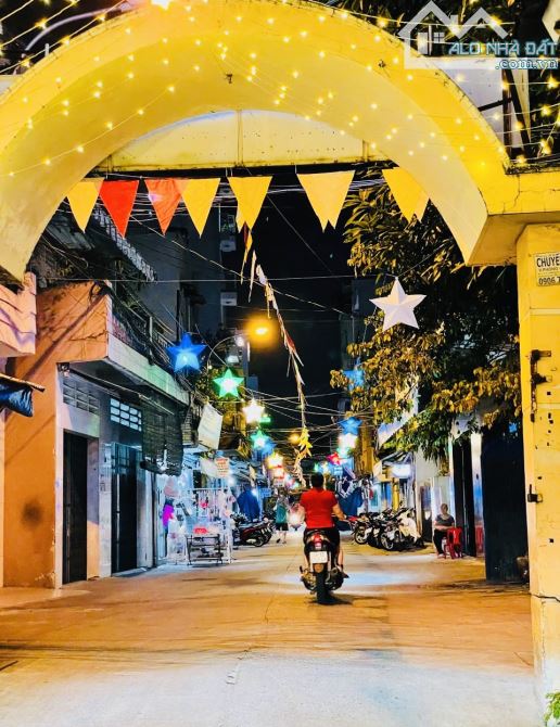 SIÊU PHẨM XÓM ĐẠO KINH DOANH NHỎ HẺM ĐẸP 4 MÉT THÔNG THẲNG TỨ TUNG CẤP PHÉP XÂY ĐC 5 TẦNG - 5