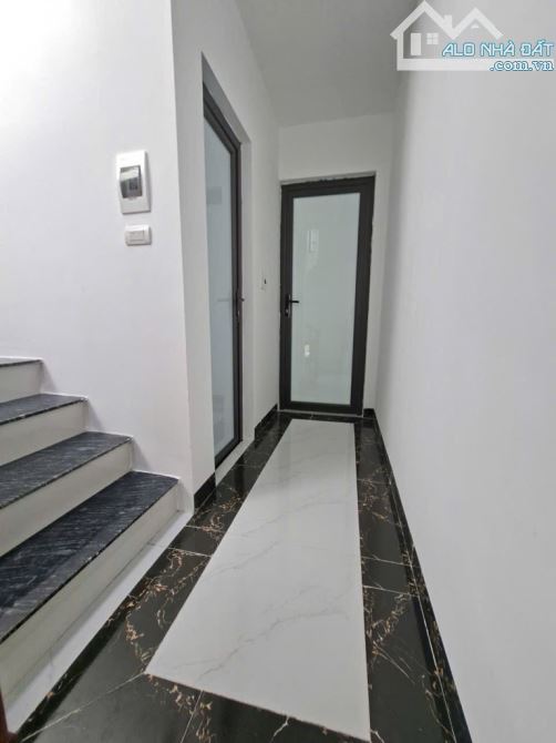 5,9 tỷ - 38m2 - 5 tầng - 3 ngủ mới kính koong - ngô gia tự - thượng thanh - việt hưng - 5