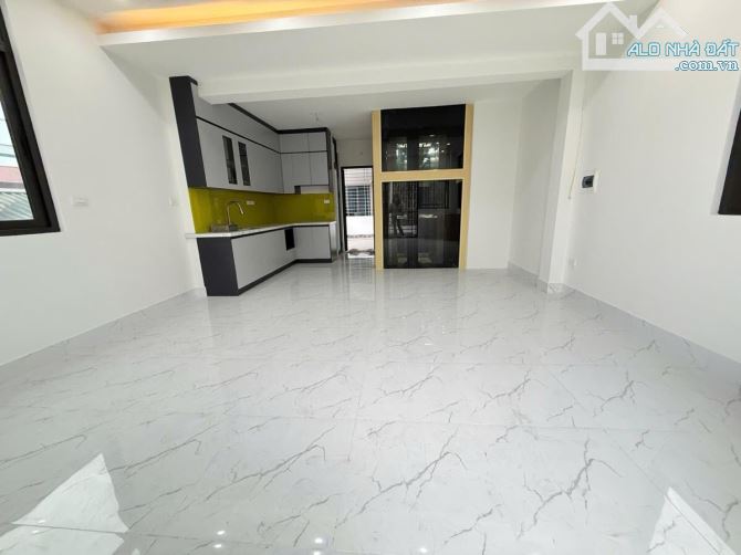 Bán nhà phố Lê Trọng Tấn, Thanh Xuân 57m, 5 tầng, mt 4.9m. Giá: 20 tỷ - 5