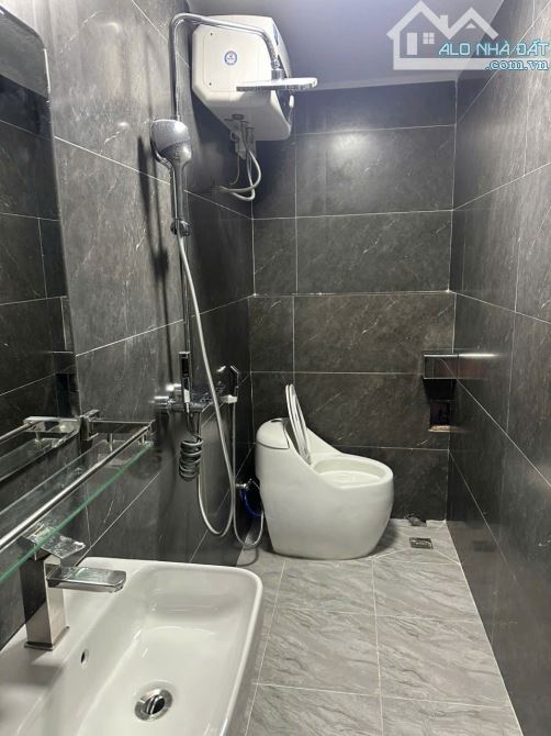 Bán nhà 4 tầng cực đẹp mặt đường Tô Vũ, Văn Cao, Hải Phòng - 5