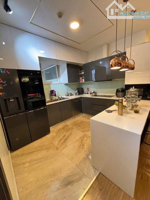 Nhà lô góc Trương Định, thông hai mặt ra ô tô tránh, ngõ rộng,  KCBT, 42m2, 6 tỷ 8 - 5
