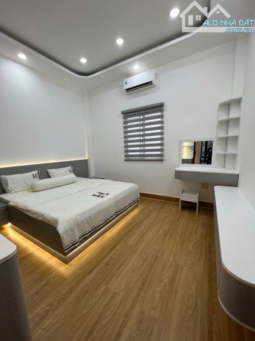 BÁN NHÀ 3 TẦNG FULL NỘI THẤT 4X16 ÔTÔ ĐỖ CỬA CẠNH PMH QUẬN 7  - CHỈ NHỈNH 6TỶ - 5