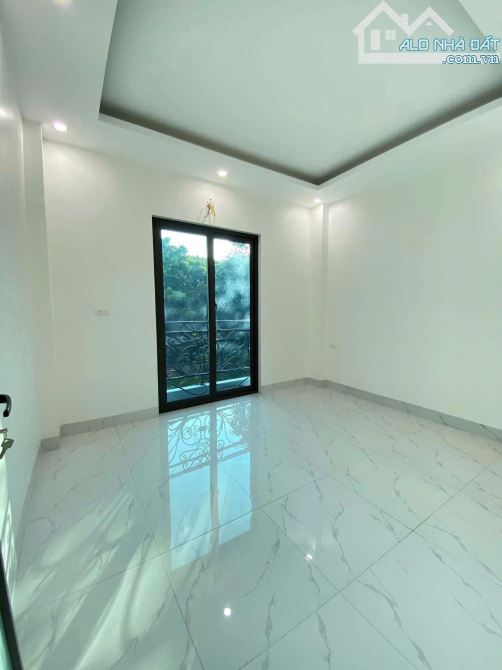 Nhà trong đê diện tích rộng, full nội thất, ngõ rộng ô tô vào dc ,40m2 giá chỉ hơn 3 tỉ - 5