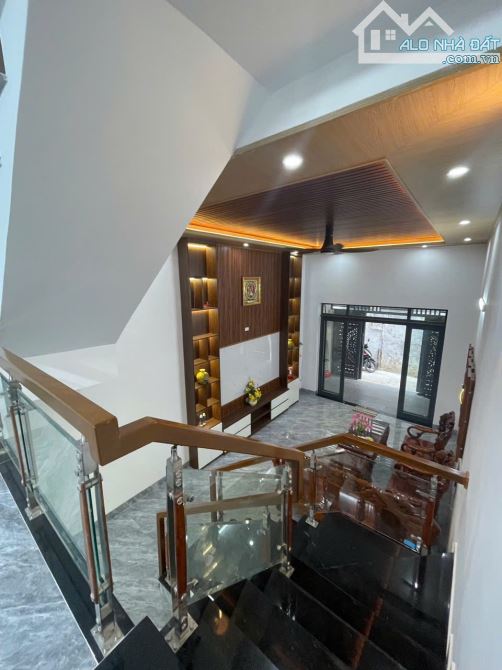Bán nhà 3 tầng Full nội thất đường Cù Chính Lan, tặng kèm 1 nhà 3 tầng. Giá 5,4 tỷ - 5