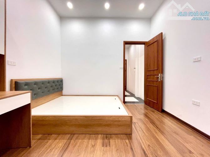 Minh Khai - Hai Bà Trưng - 200tr/m2 - Nhà Mới Ở Ngay - Gần Phố - Thông Tứ Phía - 5