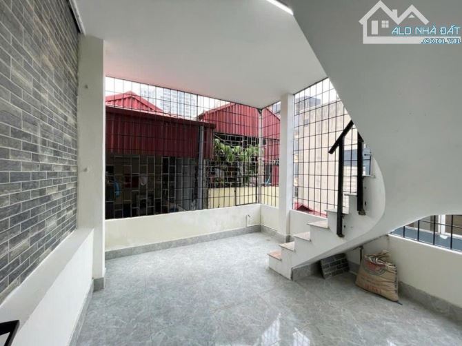 bán nhà phố nguyễn sơn - phân lô - 2 mặt tiền - Nhà đepj - 43m2 - 5 tầng - giá : 11.45 tỷ - 5