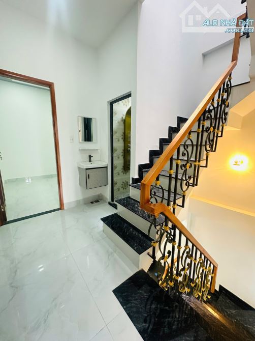 SIÊU PHẨM 3 TẦNG NGAY HƯƠNG LỘ 2 - HẺM 8M THÔNG - 48M2 (4x12)- TẶNG NỘI THẤT. CHỈ HƠN 5 TỶ - 5