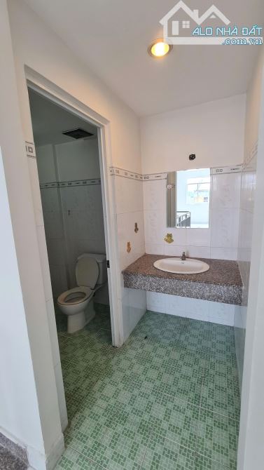Shophouse- Chung Cư Lê Thành Lock A3 -130m2- 4tỷ SHR - 5