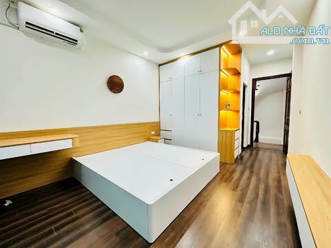 BÁN NHÀ PHỐ TRẠM - LONG BIÊN, 5 TẦNG, Ô TÔ ĐỖ CỔNG, BÃI GỬI XE CẠNH NHÀ - 5