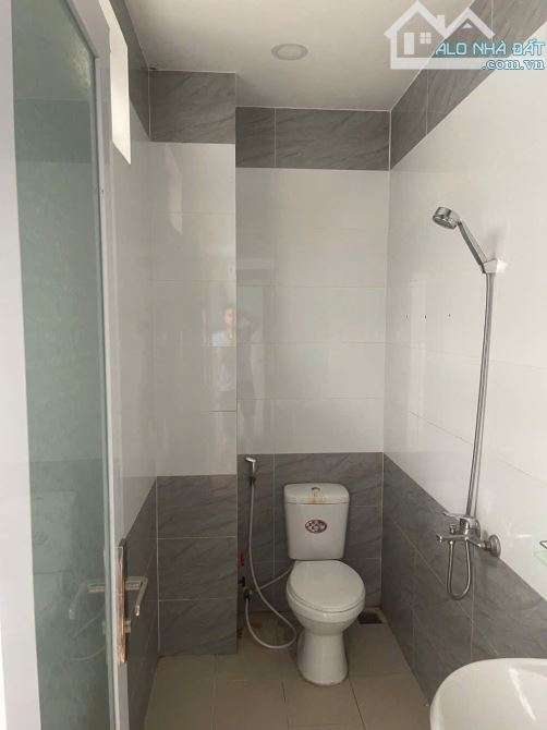 Bán nhà 1 trệt 1 lầu đường số 8  trường thạnh, kế bên đông tăng long ,Q9 - DT: 4x16m - 5