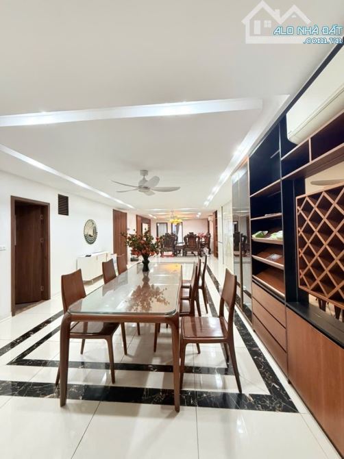 120 tỷ /246 m2/ 8.2 M tiền/ 7 tầng / Mặt Phố Hồng Hà