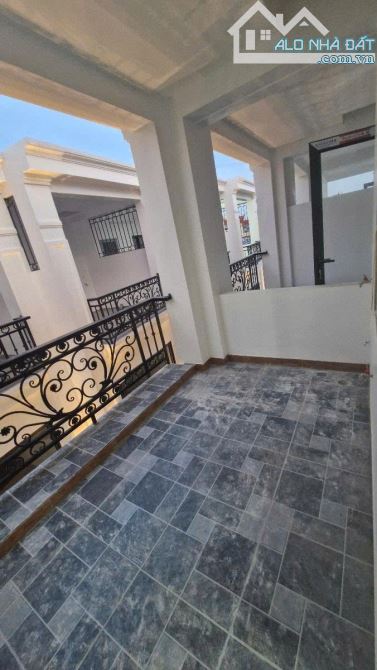 HÓT BÁN NHÀ PHỐ LAI XÁ 35M2 X 5 TẦNG Ô TÔ ĐỖ CỦA SỔ ĐỎ CHÍNH CHỦ GIÁ 5 2 TỶ - 6