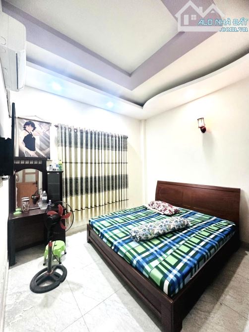 Bán nhà gần PHAN HUY ÍCH, CN 94m2, Hẻm 1 Trục, 3 Tầng, Sân xe, Sân Thượng, 7 Tỷ x - 6