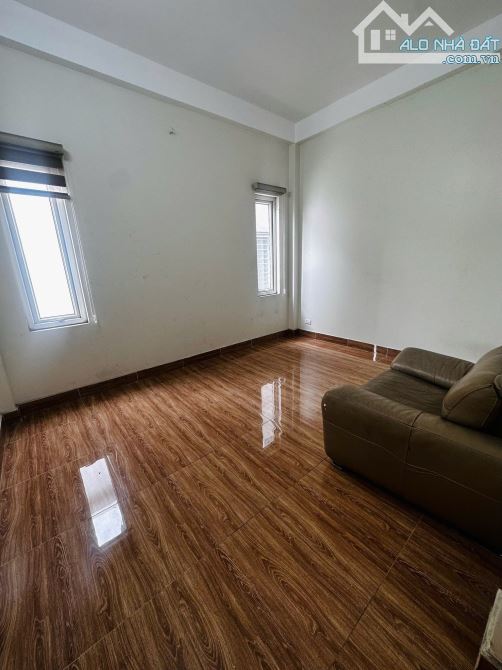 Cho thuê nhà ngõ 31 phố Trần Quốc Hoàn. Diện tích 60m2 x 5 tầng ô tô đậu cửa - 6