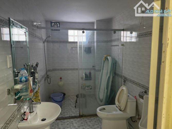 1 ĐỜI CHỦ LÊ QUANG ĐỊNH 2 MẶT TIỀN - 2 TẦNG 202M2 NGANG 9M5 NỞ HẬU - HẺM XE HƠI VÔ NHÀ - K - 6