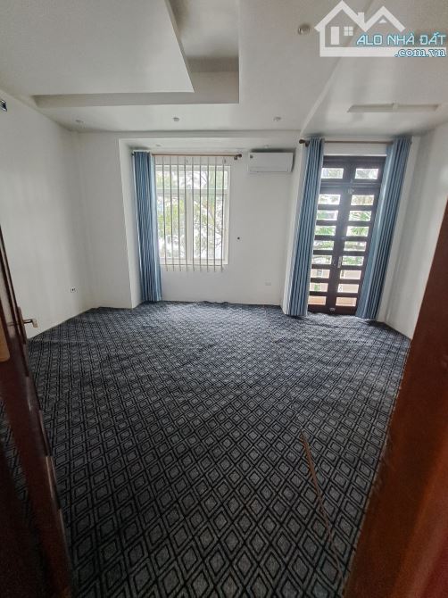 Cho thuê nhà ngõ 238 đường Hoàng Quốc Việt, Dt 120m2 xây dựng 90m2 x 4 tầng 2 mặt tiền - 6