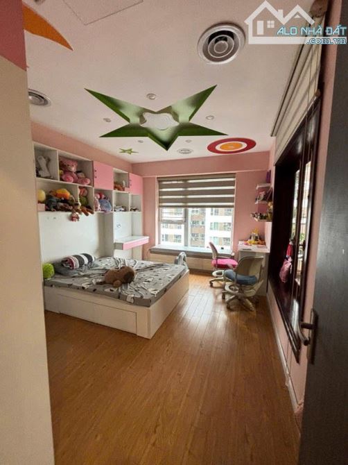 Nhà lô góc Trương Định, thông hai mặt ra ô tô tránh, ngõ rộng,  KCBT, 42m2, 6 tỷ 8 - 6
