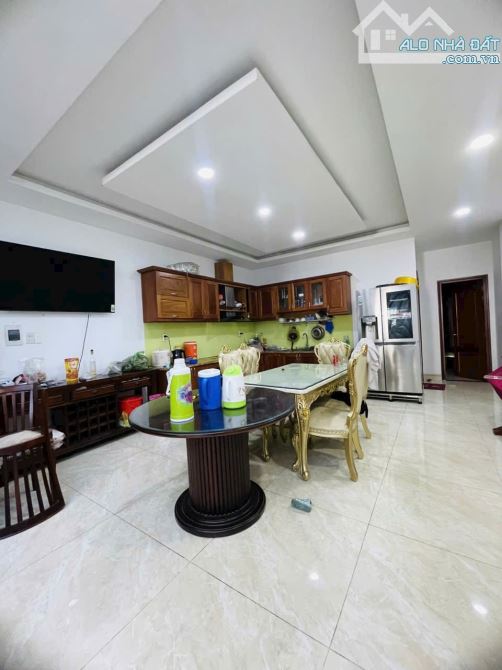 BIỆT THỰ 3 TẦNG, MẶT TIỀN SỐ - NGUYỄN THỊ ĐỊNH, QUẬN 2 - 6