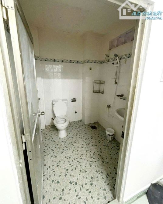 Nhà 3 Lầu (3PN, 3WC), 635/2c Bà Hạt P6 Q10 - 13 Triệu/th - 6