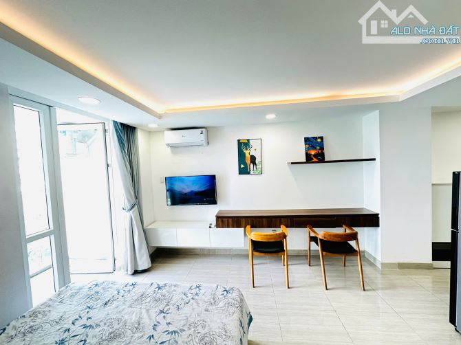 CỰC PHẨM STUDIO FULL NỘI THẤT BAN CÔNG NGAY QUẬN 1 - 6