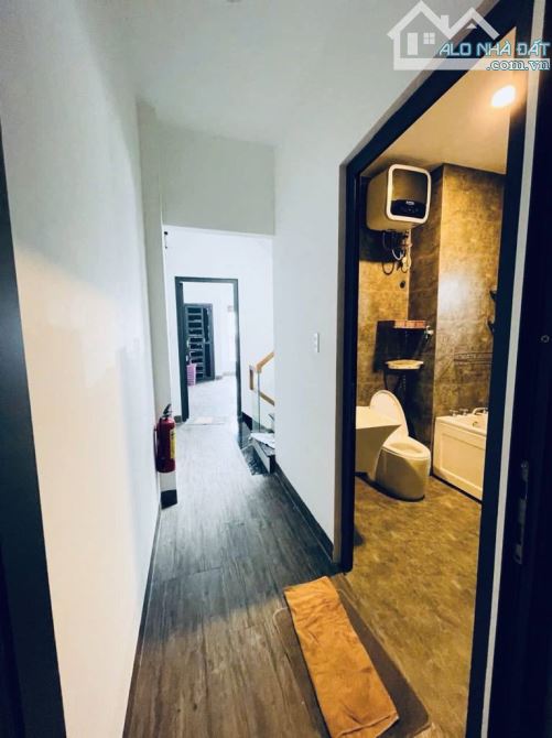 Nhà hẻm 1 sẹc, 53m2, đúc 3 tầng, cực đẹp, P Khánh hội, nhỉnh 5 tỉ - 6