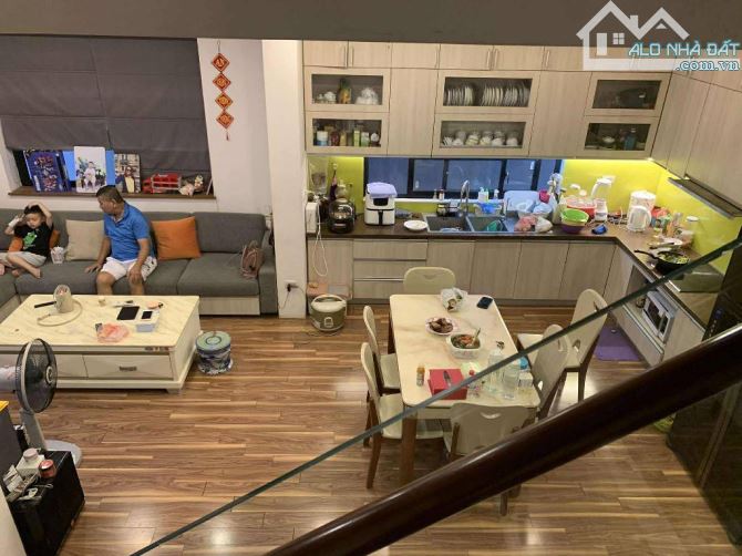 Bán nhà phố Ngọc Thụy, 50m2- 5T- mt6m-ô tô, thang máy,  gần cầu Long Biên - 6