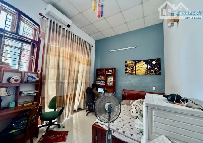 👉 NHÀ 3 TẦNG - NỘI THẤT GỖ SANG XỊN MỊN - VỊ TRÍ VIP - ĐƯỜNG NÚI THÀNH - SÁT DUY TÂN - 6