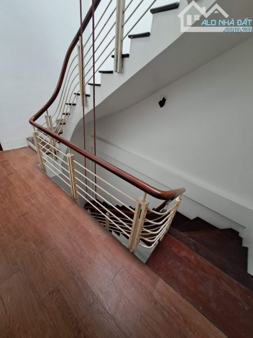 Cho thuê nhà ngõ 238 đường Hoàng Quốc Việt, Dt 120m2 xây dựng 90m2 x 4 tầng 2 mặt tiền - 7