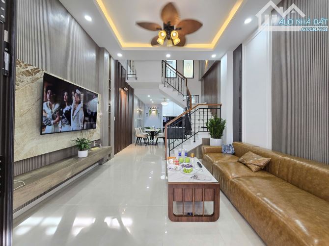 Bán siêu phẩm 3 tầng Phú Xuân 9 khu VIP Hoà Minh - 7