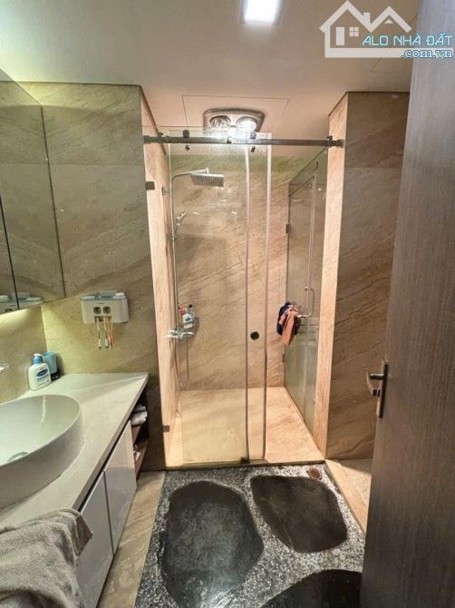 Nhà lô góc Trương Định, thông hai mặt ra ô tô tránh, ngõ rộng,  KCBT, 42m2, 6 tỷ 8 - 7