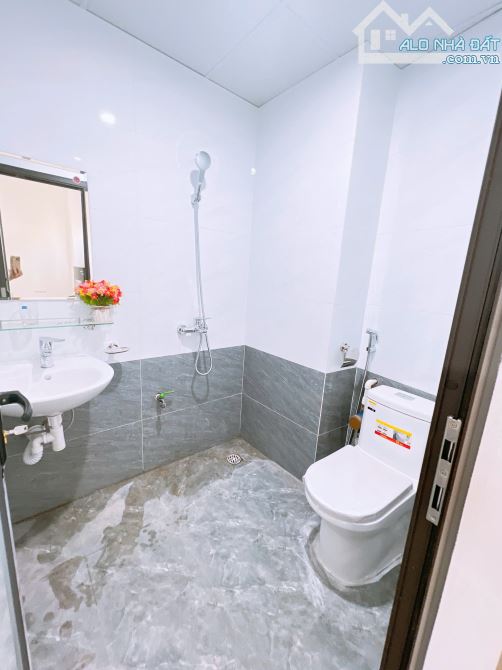 Studio 40m² full nội thất, cửa sổ lớn – Lạc Long Quân, Tây Hồ, 5tr - 7