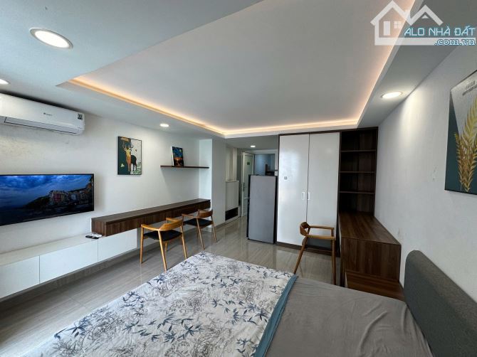 CỰC PHẨM STUDIO FULL NỘI THẤT BAN CÔNG NGAY QUẬN 1 - 7