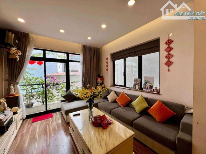 Bán nhà phố Ngọc Thụy, 50m2- 5T- mt6m-ô tô, thang máy,  gần cầu Long Biên - 7