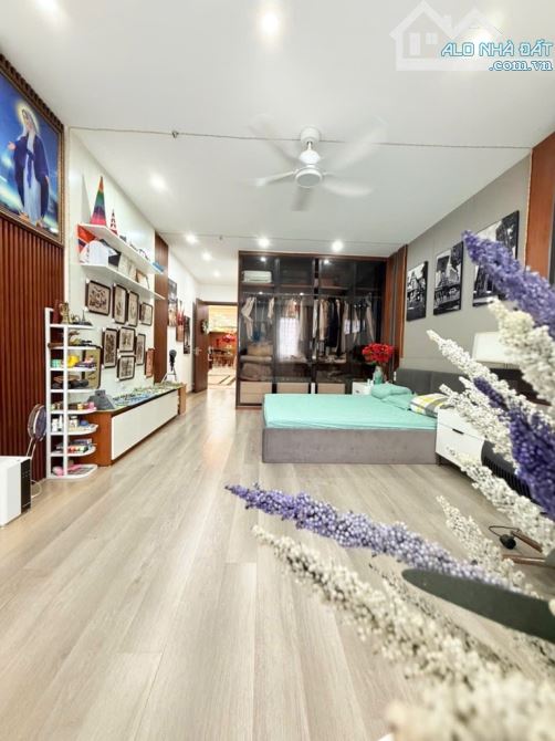 120 tỷ /246 m2/ 8.2 M tiền/ 7 tầng / Mặt Phố Hồng Hà